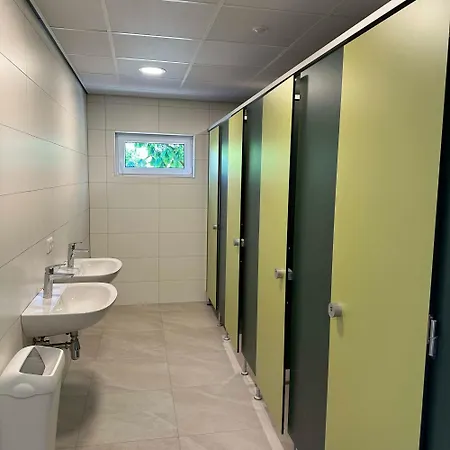 Lege Kampeerplek Voor Tenten, Caravans En Campers * Swalmen