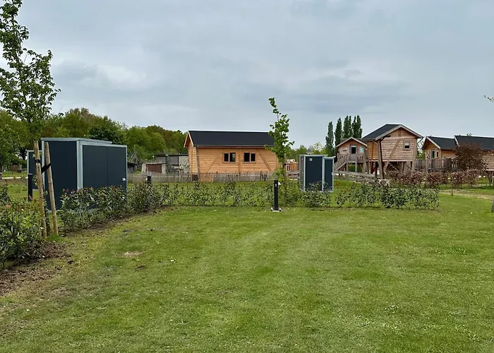 Lege Kampeerplek Voor Tenten, Caravans En Campers * Swalmen